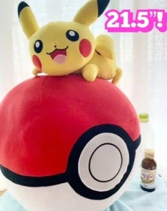 große 21,5"! Pikachu & Pokeball Plüschtier NEU Pokemon Center offizielles Produkt Pokémon - Bild 1 von 7