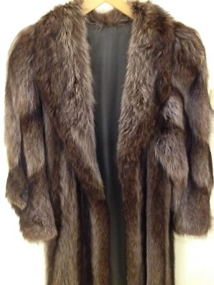 ABRIGO COCHECITO MUJER PIEL MAPACHE GRIS NATURAL - MEDIANO Foto 1 de 4