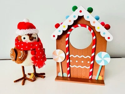 Target Wondershop Navidad 2023 Featherly Friends Snap Bird & Gingerbread House Foto 1 de 4