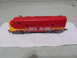 Vintage Tyco HO scale diesel locomotive "ROCK ISLAND" Shark Nose, runs great! - Picture 1 of 3