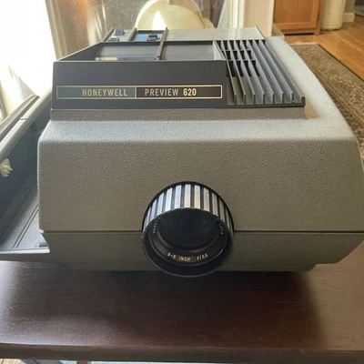 Vintage Honeywell Preview 620, 2x2 Slide Projector Self Focusing w/Manual,Cords - Image 1 of 4