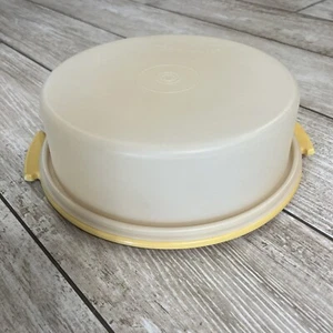 Vintage Tupperware 719-1 Pie Saver Harvest Gold With Lid 720-1 Made In USA - Picture 1 of 8