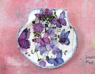 Decoupage Arte Vieira Concha Bugiganga Prato Borboletas Roxas Aro Prata OOAK - Imagem 1 de 4