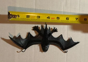 Schwarze Fledermaus Spielzeug mit 7 1/2" Spannweite - Bild 1 von 4