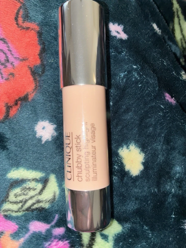 Clinique Chubby Stick™ Sculpting Highlight - Fuerte TAMAÑO COMPLETO 0,21 OZ. $32 venta al por menor Foto 1 de 2