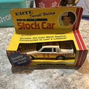 1/25 Ertl Darrell Waltrip #11 Pepsi Challenger NASCAR Stock Car DieCast - Picture 1 of 7