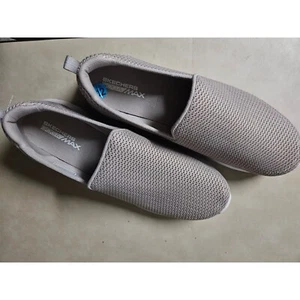 Scarpe da passeggio Skechers GOga Max slip on comode casual beige taglia 12 Eur 42 - Foto 1 di 8
