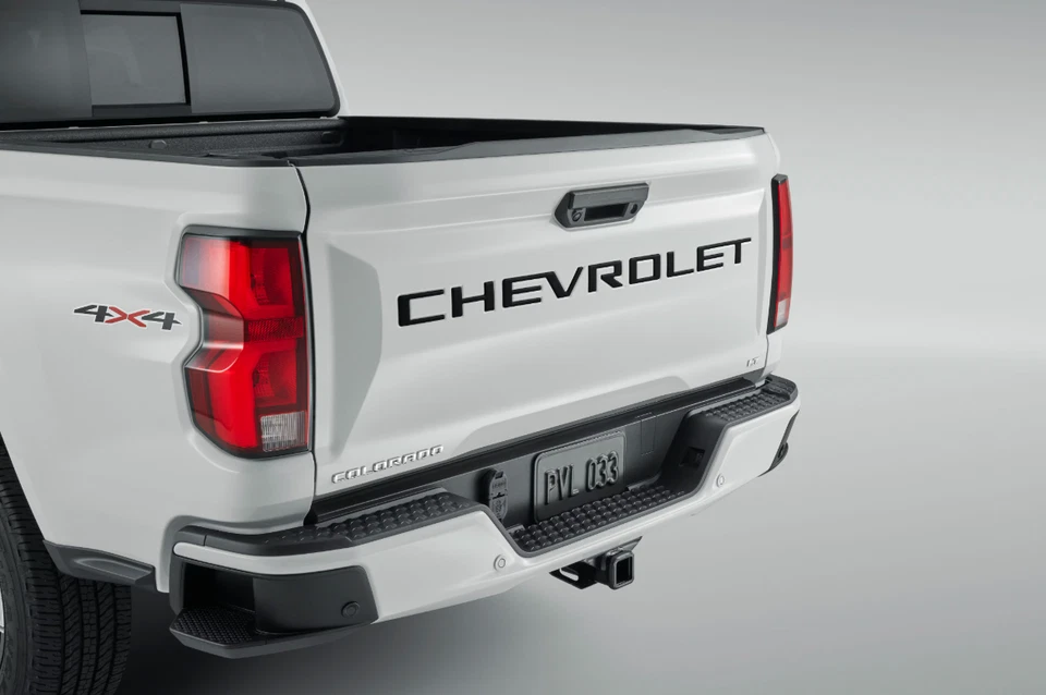 Chevrolet Colorado 2023-2025 uretano negro puerta trasera letras 19434427 Foto 1 de 1