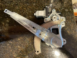 2007 2008 2009 2010 Nissan Versa rear left window regulator motor OEM - Picture 1 of 2