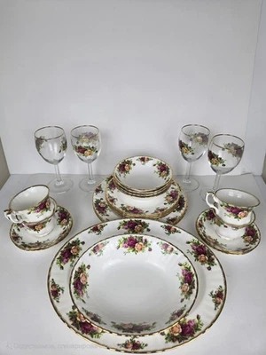 Juego de vajilla de 24 piezas Royal Albert Old Country Roses, varios Foto 1 de 4