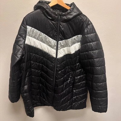 Chaqueta Chevron Puffer Negra Torrid Nylon Capucha Mujer Talla 2 Resistente al Agua Viento Foto 1 de 4