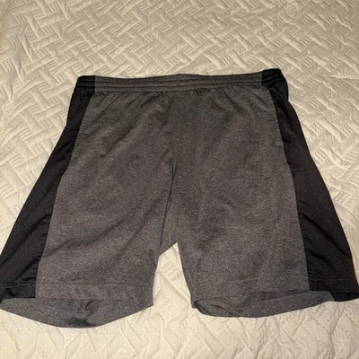 Pantalones cortos deportivos FILA grises para hombre Foto 1 de 2