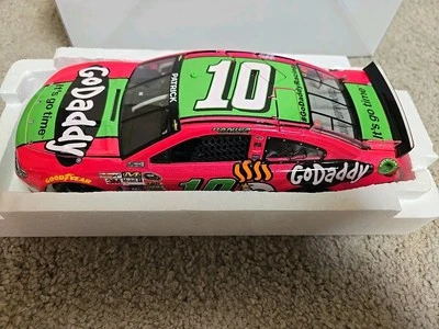 2014 Danica Patrick 10 GoDaddy Pink 1/24 Lionel Nascar Diecast 1/757 Rare - Image 1 of 4