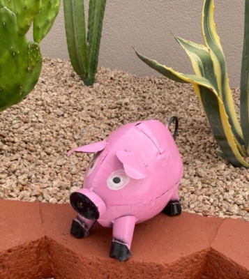 Arte de jardín de patio de cerdo de metal Foto 1 de 2