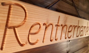 Rentnerbank - Holzschild massiv für Opa Oma Geschenk Garten, gefräst, Band 68 cm - Bild 1 von 3