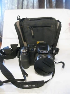Fujifilm FinePix S4200 Digital Camera 14 MP LCD 24X Optical Zoom Works Great - Picture 1 of 13