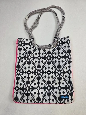 Bolso Kavu Rope Market con patrón Ikat blanco y negro borde rosa Foto 1 de 4