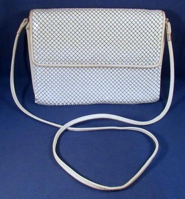Cartera de hombro de noche de malla metálica beige esmaltada WHITING & DAVIS firmada de colección Foto 1 de 4