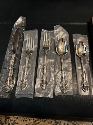Oneida Michelangelo Heirloom Stainless Steel Flatware - 5 Pc NEW - Image 1 of 4