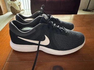 Herren Nike Revolution 4 Laufschuhe schwarz Größe 10 - Bild 1 von 5