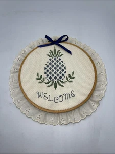 Bestickter runder 6" Holzreifen Willkommen Ananas mit Spitze - Bild 1 von 5