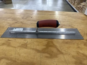 Paleta de acabado Marshalltown Xtra Lite 18" X 4" - Imagen 1 de 7