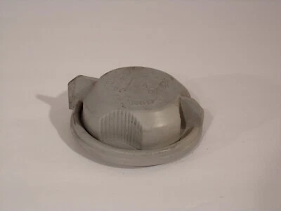 99 00 01 02 1999 2000 DAEWOO NUBIRA HEADLIGHT BULB DUST COVER ACCESS CAP K2365 - Image 1 of 2