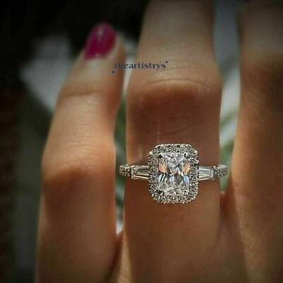 Anillo de compromiso con halo de moissanita de corte radiante de 2,50 quilates de oro blanco sólido de 14 quilates Foto 1 de 4