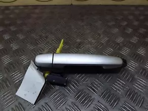 Manija de puerta exterior trasera plateada Toyota Rav 4 pasajeros izquierdo lado cercano MK3 2006-12± - Imagen 1 de 3