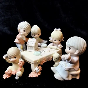 Precious Moments “Simple Pleasures Make Holiday Treasures” Christmas Set 111898 - Picture 1 of 16