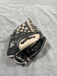 Easton EKP9500 9.5" Kids Youth Baseball T Ball RHT Glove Black Beige Pitch - Picture 1 of 5
