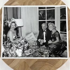 Vintage Hollywood Presse Foto schwarz weiß 8x10 Evie Johnson Sonja Heine Party - Bild 1 von 8