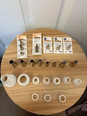 Lot Of 14 Wilton & 2 Ateco Piping Decorating Tips & 7 Unbranded Couplers 3 Nuts - Image 1 of 4