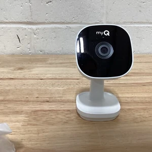 Neue, weiße MYQ WLAN-fähige intelligente Garagenkamera (#141-4120-000). - Bild 1 von 3
