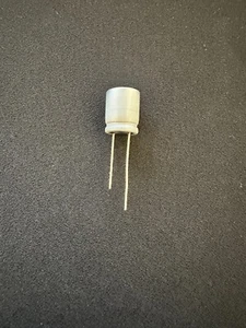 Condensador de polímero orgánico de aluminio Nichicon PLF1C471MDO1 (U25) - Imagen 1 de 2