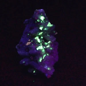 GENTHELVITE, NATROLITE. Steinbruch Poudrette, Mont Saint-Hilaire, Quebec #4780 - Bild 1 von 7