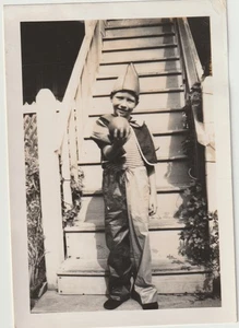 VINTAGE SNAPSHOT: KID IN CLOWN (?) HALLOWEEN COSTUME w/PUMPKIN, 1945 - Picture 1 of 1