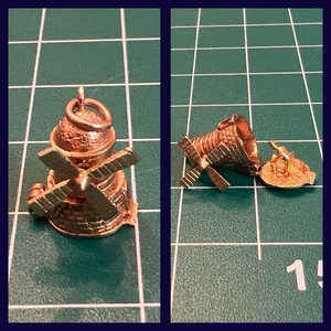9k 375 Gold Gelenk bewegliche Windmühle Charm Anhänger mit Bauer innen Vintage - Bild 1 von 14