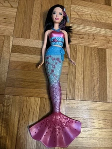 Asia Ambassador Kattrin Puppe aus Barbie Mermaid Tale 2 - Farbwechsel 15 cm - Bild 1 von 3