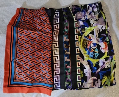 Lote de 3 Pantalones Cortos Versace Para Hombre - Seda La Greca, Barroco Floral y Llave Griega $2,685 Foto 1 de 4