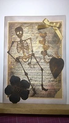 Nueva tarjeta hecha a mano hombre femenino, cráneo esqueleto, corazones, flor, día de los muertos Foto 1 de 4