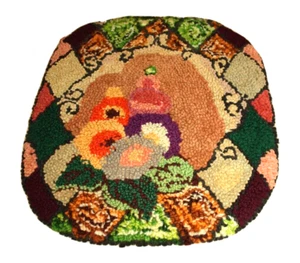 Punch Embroidered Seat Cover Rug Mat Floral Pattern 17 x 15 Oval Vintage - Picture 1 of 3