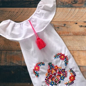 Handmade Girls Off the Shoulder Embroidered Mexican Dress - Size 4 - Picture 1 of 3
