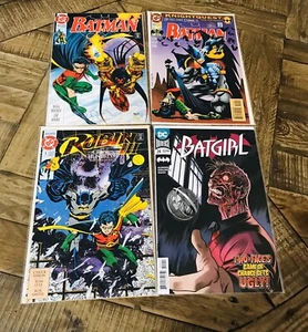 Lotto 4 fumetti Batman #488 Batman #668 Robin 3 #1 Batgirl due facce #24 - Foto 1 di 6