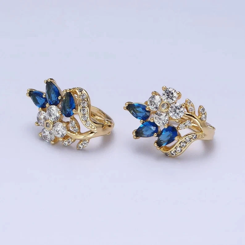 Pendientes tipo argolla con flores de zafiro simulado de pera de 2 quilates para mujer enchapados en oro amarillo de 14 k Foto 1 de 4