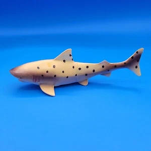 Fleckhai PVC Fischfigur Spielzeug 9 Zoll lang - Bild 1 von 6
