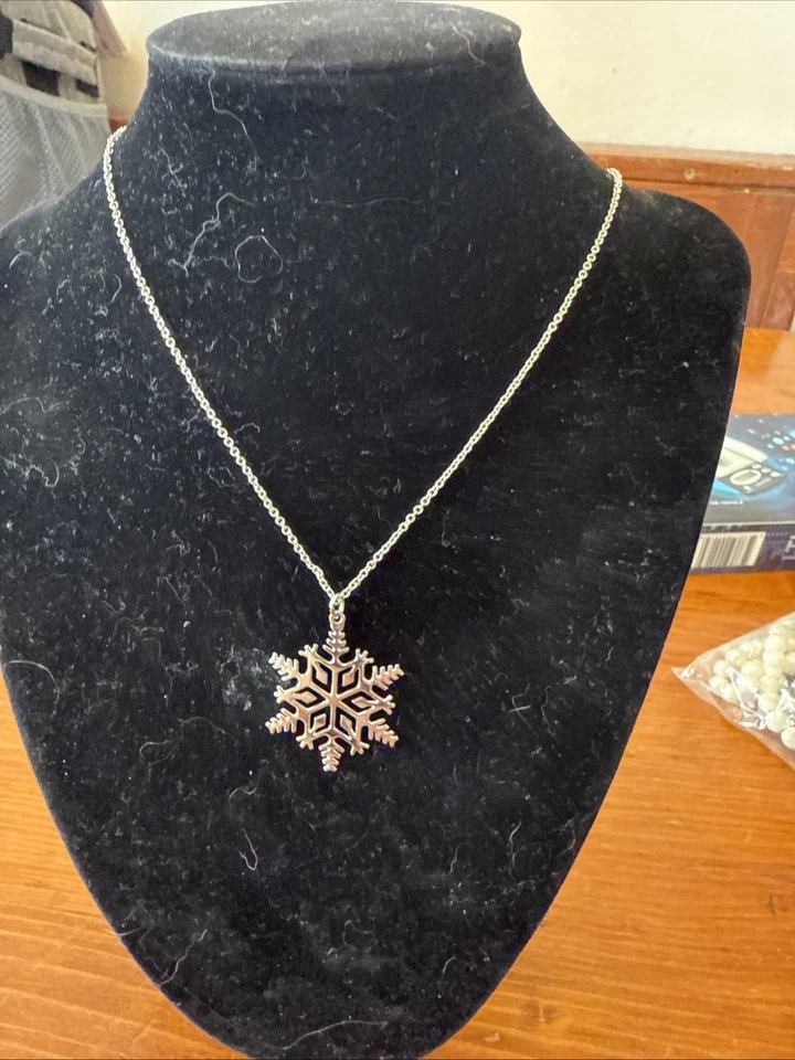 Avon Snowflake Necklace - Image 1 of 3