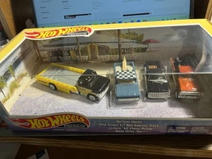 Hot Wheels Premium Horizon Hauler 1978 Dodge Diorama Collector Set - Picture 1 of 4