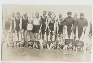 Postal vintage años 1910 - Foto de playa de grupo - Trajes de baño, Alemania (5) - Imagen 1 de 2