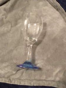 Decorative wine glass with blue stem - Picture 1 of 3